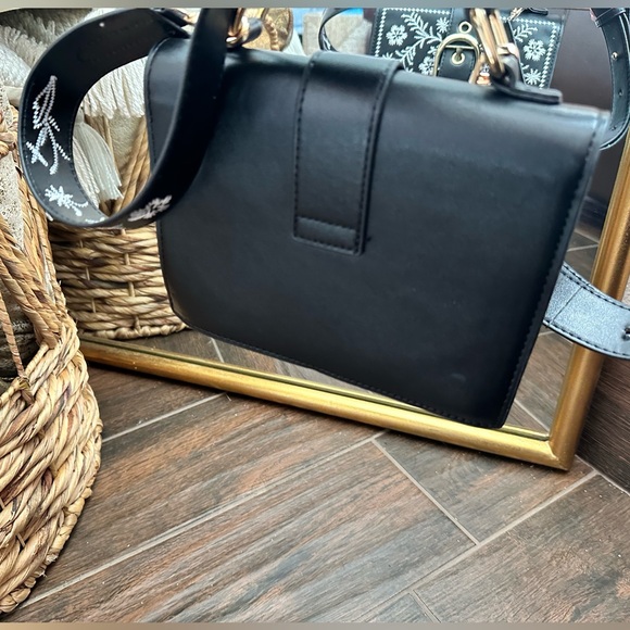 Gorgeous embroidered purse! - Picture 3 of 5